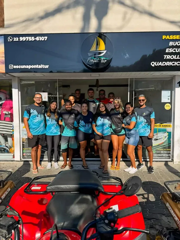 A equipe Portal Tur, pronta para te levar para uma aventura inesquecível em Arraial do Cabo